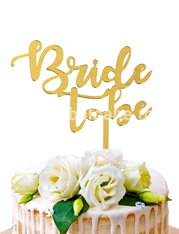 TOPPER PENTRU TORT , PLEXIGLAS AURIU – BRIDE TO BE – 15 CM