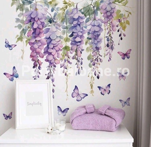 STICKER DECORATIV PENTRU PERETE – FLORI MOV SI FLUTURI COD 413