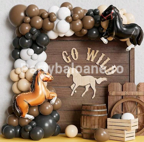 SET GIRLANDA CU BALOANE , BEJ , ALB , MARO , NEGRU - TEMATICA CAL DE CURSE - COD 559