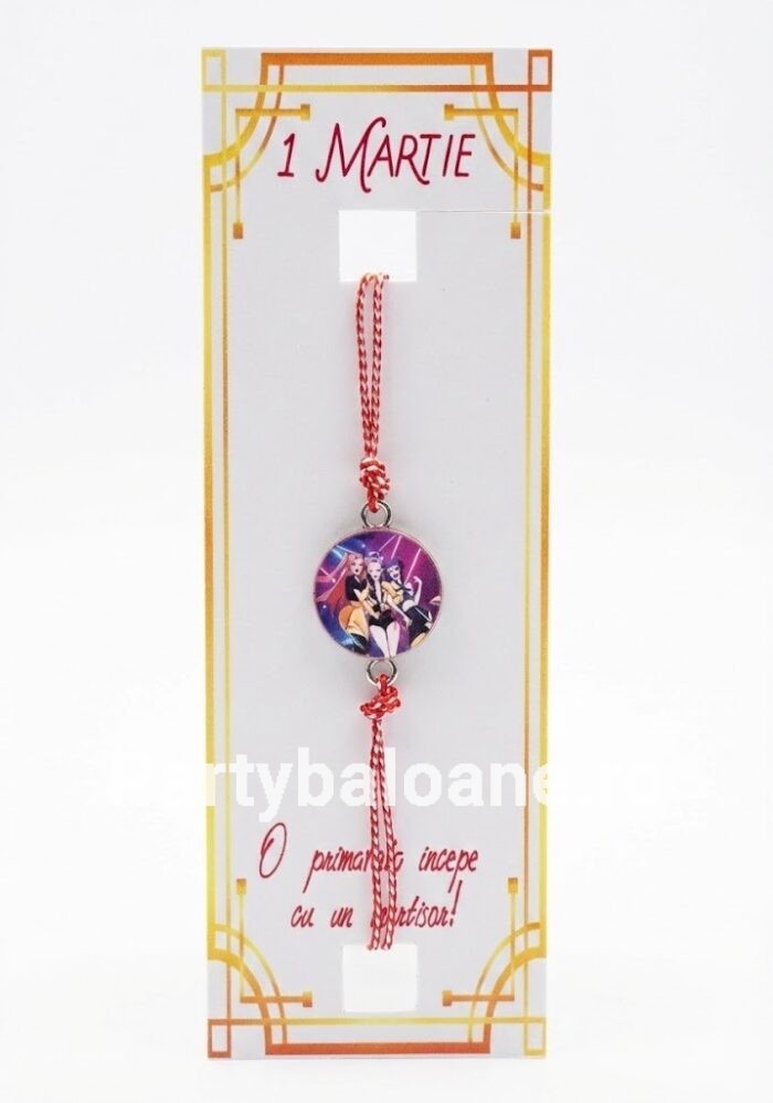 Mărțișor Brățară K-Pop Demon Hunters – Cadou Cool Fetițe 1 Martie (Șnur Reglabil) Brățară mărțișor pentru fetițe cu șnur reglabil alb-roșu și medalion rotund cu personaje anime K-Pop Demon Hunters pe cartonaș festiv de 1 Martie.