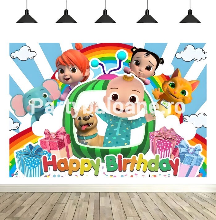 Fundal Foto Cocomelon Fundal foto textil aniversare tematica Cocomelon cu personajele JJ, TomTom, YoYo, Cody, Nina, curcubeu, cadouri si textul Happy Birthday.