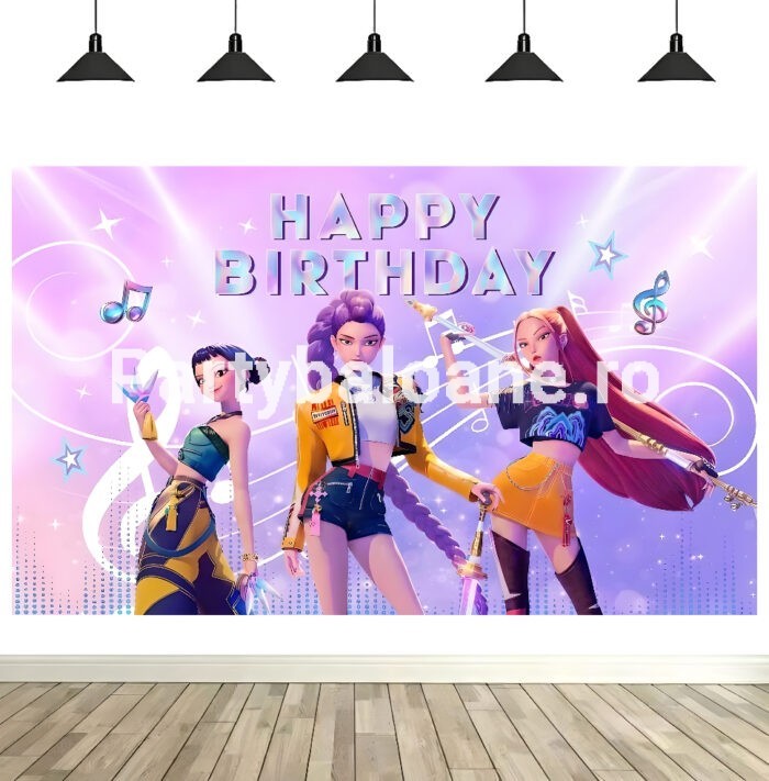 Fundal K-Pop Demon Hunters Fundal foto textil aniversare tematica K-Pop Demon Hunters cu personajele Zoey, Mira, Rumi si textul Happy Birthday.