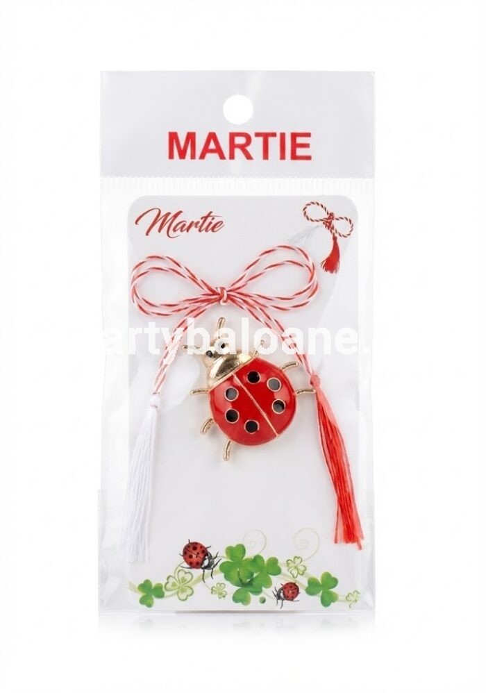 Mărțișor broșă buburuză roșie cu puncte negre, metalic cu email, dimensiune 2.5 cm, pe cartonaș cu șnur alb-roșu.