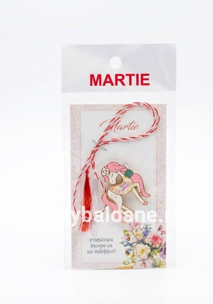 Mărțișor Broșă Unicorn Metalică cu Șnur Tradițional și Ambalaj Festiv – Cadou Elegant de 1 Martie Mărțișor broșă metalică emailată, model vesel de 3 cm cu șnur alb-roșu, ambalat pe cartonaș festiv de primăvară.