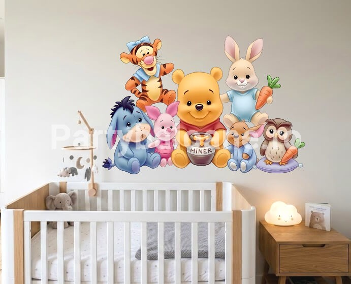 Sticker perete Winnie the Pooh - Decor Premium Repozitionabil COD 512B Cluster de ilustrații cu personajele Winnie de Pluș, Tigrilă, Purceluș, Aiurel, Iepurele, Cangurul, Bufnița, design sticker perete premium repozitionabil, perfect pentru decor camera copii.